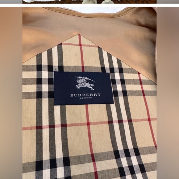 Burberry Mid-Length Trench/Car Coat with Zip-Out Lining, Tan/Plaid, Large - Picture 4 of 6